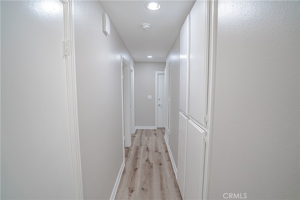 https://media.crmls.org/medias/9ac991cf-421d-4097-a121-44514a3fa96e.jpg?preset=X-Large