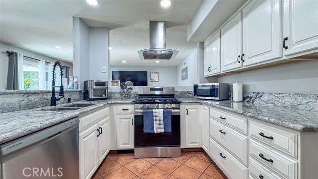 Detail Gallery Image 12 of 23 For 19868 Larbert, Canyon Country,  CA 91351 - 4 Beds | 2 Baths