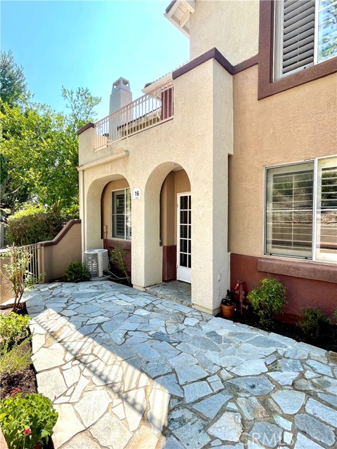 Detail Gallery Image 3 of 27 For 16 Mission Ct, Lake Forest,  CA 92610 - 2 Beds | 2/1 Baths