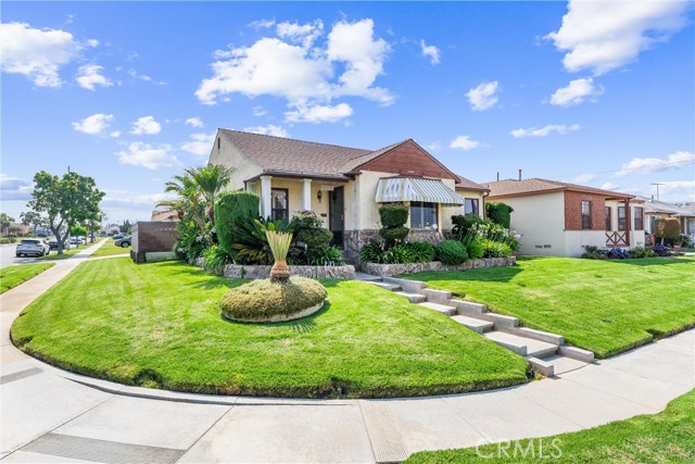 Detail Gallery Image 1 of 43 For 11004 S Van Ness Ave, Los Angeles,  CA 90047 - 2 Beds | 2 Baths