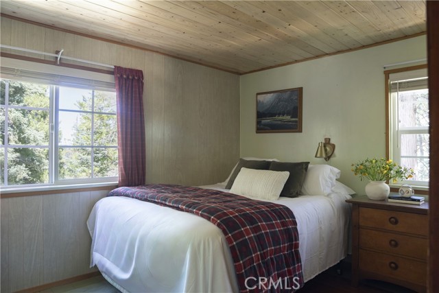 225 Fairview Drive, Lake Arrowhead, CA 92352