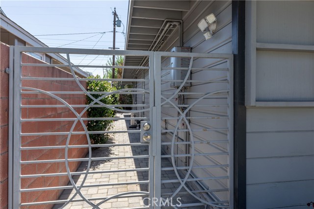 2054 Pattiz Avenue, Long Beach CA: https://media.crmls.org/medias/9aca94ad-18ed-443f-9fe4-522298ca52c7.jpg