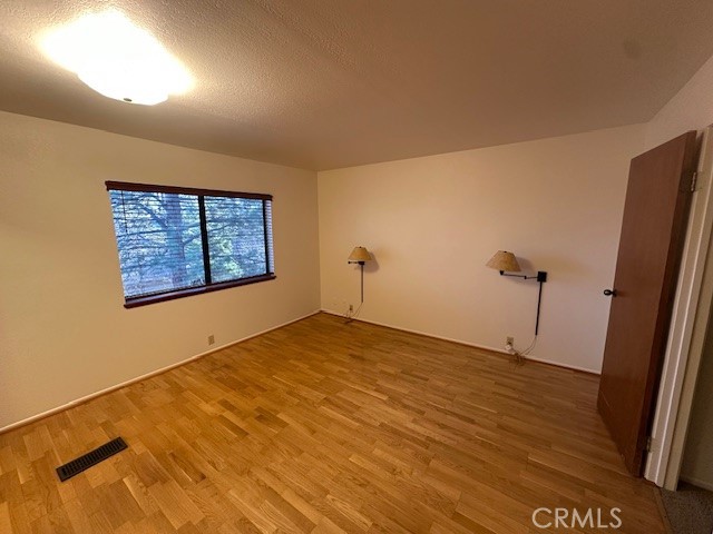 Detail Gallery Image 10 of 18 For 5339 Desert View Ct, Wrightwood,  CA 92397 - 3 Beds | 2/1 Baths