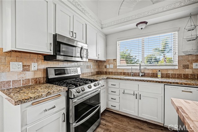 Detail Gallery Image 17 of 64 For 22320 Spur Brook Dr, Wildomar,  CA 92595 - 3 Beds | 2/1 Baths