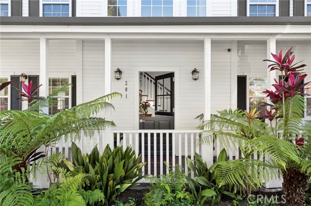 Detail Gallery Image 2 of 28 For 201 E 21st St, Costa Mesa,  CA 92627 - 3 Beds | 2/1 Baths