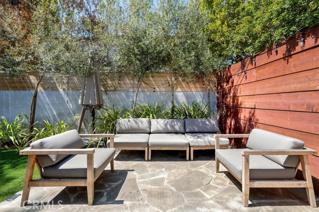 Detail Gallery Image 6 of 22 For 1049 14th St, Manhattan Beach,  CA 90266 - 3 Beds | 2 Baths