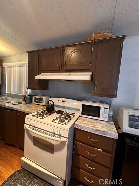 530 W Devonshire Avenue, Hemet CA: https://media.crmls.org/medias/9acc17c2-5791-4900-9c2f-54fa1d601b97.jpg