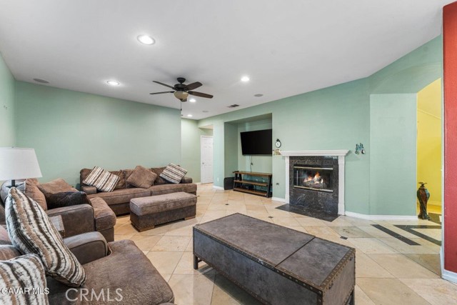 Detail Gallery Image 9 of 40 For 4103 W Avenue J3, Lancaster,  CA 93536 - 5 Beds | 3 Baths