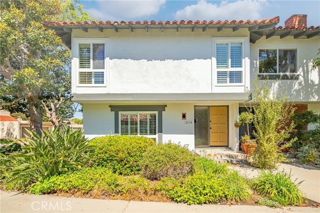 Detail Gallery Image 2 of 37 For 2214 Vista Hogar, Newport Beach,  CA 92660 - 4 Beds | 2/1 Baths