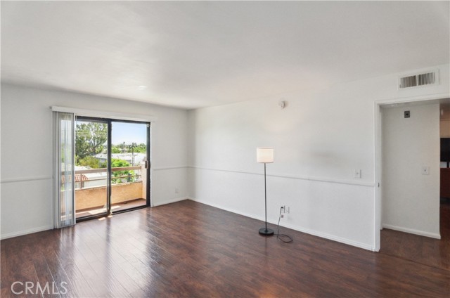 8710 Independence Avenue, Canoga Park CA: https://media.crmls.org/medias/9acceab3-f513-4754-9b25-af1aebc6cbeb.jpg