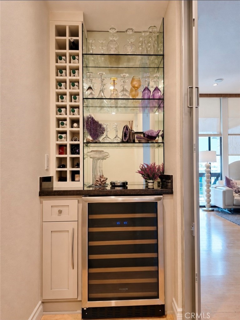 https://media.crmls.org/medias/9accf759-1c1e-47f0-8e16-57cfa32f4d0c.jpg?preset=X-Large