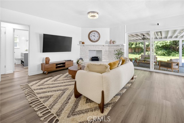 Detail Gallery Image 5 of 37 For 22647 Clarendon St, Woodland Hills,  CA 91367 - 3 Beds | 2 Baths