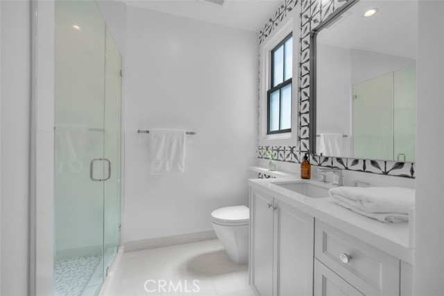 Detail Gallery Image 29 of 75 For 676 18th St, Manhattan Beach,  CA 90266 - 6 Beds | 6/2 Baths