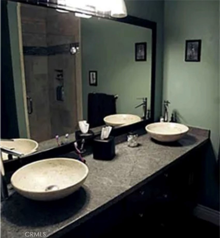 https://media.crmls.org/medias/9ace7c17-1209-4d5f-91e7-ec9d04a00130.jpg?preset=X-Large
