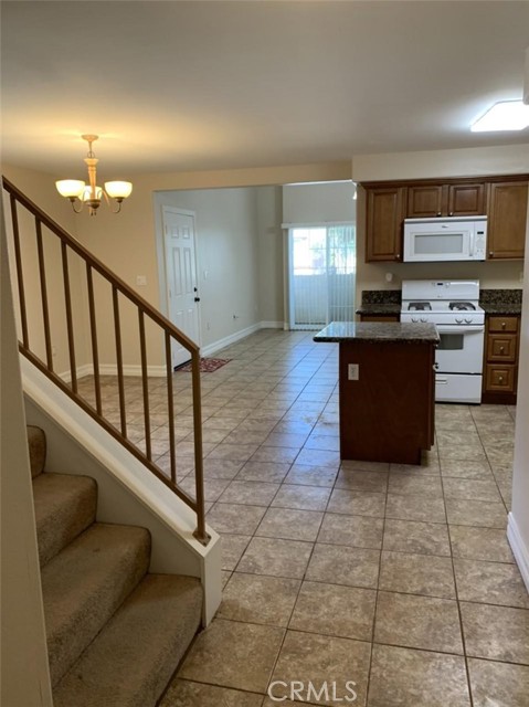 Detail Gallery Image 11 of 20 For 17088 Chatsworth St, Granada Hills,  CA 91344 - – Beds | – Baths