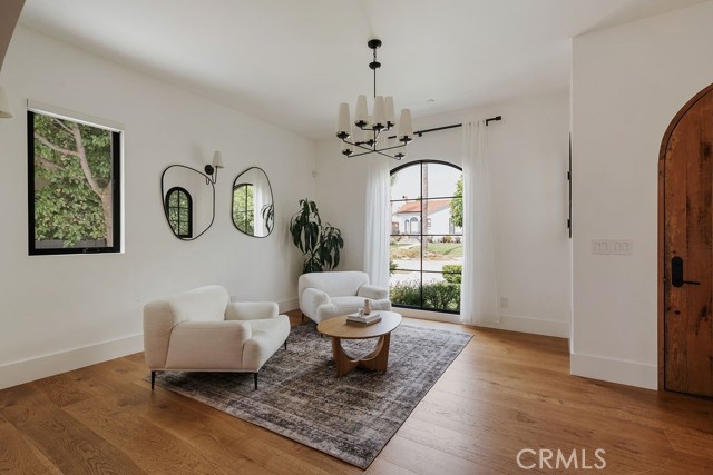 5142 Brynhurst Avenue, Los Angeles CA: https://media.crmls.org/medias/9acf265c-5b3e-46f2-b26b-5ac09bd993ae.jpg