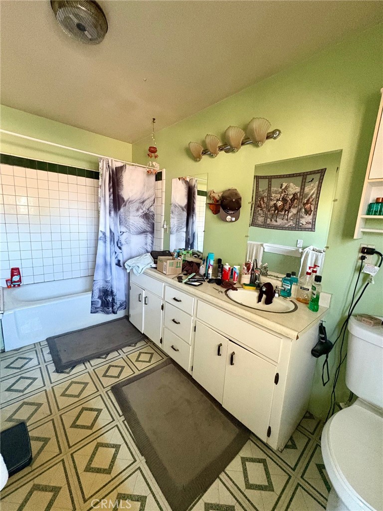 https://media.crmls.org/medias/9acf2ff1-fa1d-4911-b481-75761d724469.jpg?preset=X-Large