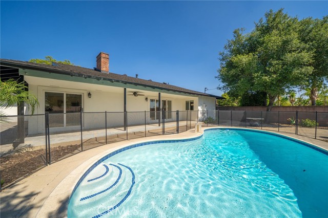 205 Hacienda N Avenue, Glendora CA: https://media.crmls.org/medias/9acfdc41-165e-4530-9486-e31736226a71.jpg