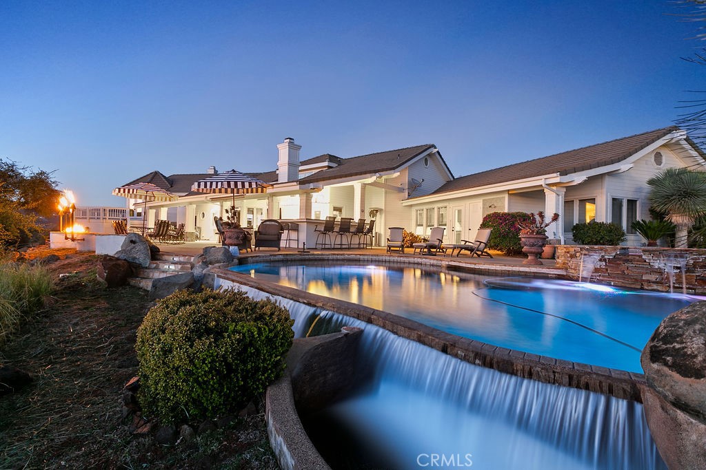 40075 Avenida La Cresta