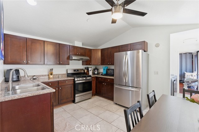 1602 Byron Court, Pomona CA: https://media.crmls.org/medias/9ad17bb7-1c8a-4c53-be03-76db8f1ff73f.jpg