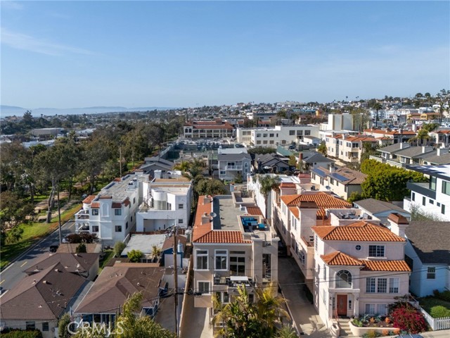 Detail Gallery Image 34 of 43 For 619 10th St, Hermosa Beach,  CA 90254 - 4 Beds | 3/1 Baths