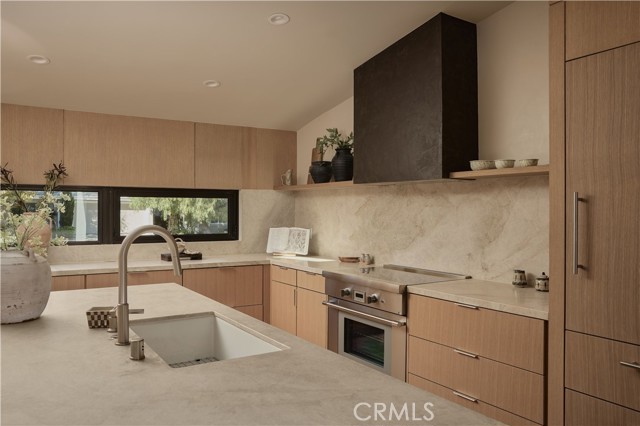 Detail Gallery Image 6 of 33 For 23740 Killion St, Woodland Hills,  CA 91367 - 4 Beds | 3 Baths