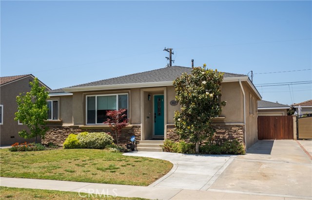Detail Gallery Image 1 of 36 For 3823 Carfax Ave, Long Beach,  CA 90808 - 4 Beds | 2 Baths