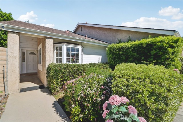 Detail Gallery Image 4 of 35 For 21811 Merridy St, Chatsworth,  CA 91311 - 2 Beds | 2 Baths