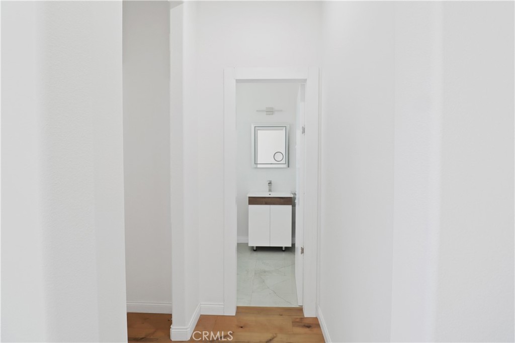 https://media.crmls.org/medias/9ad4c199-ed3b-4f30-ae9f-6124ca8ebf43.jpg?preset=X-Large