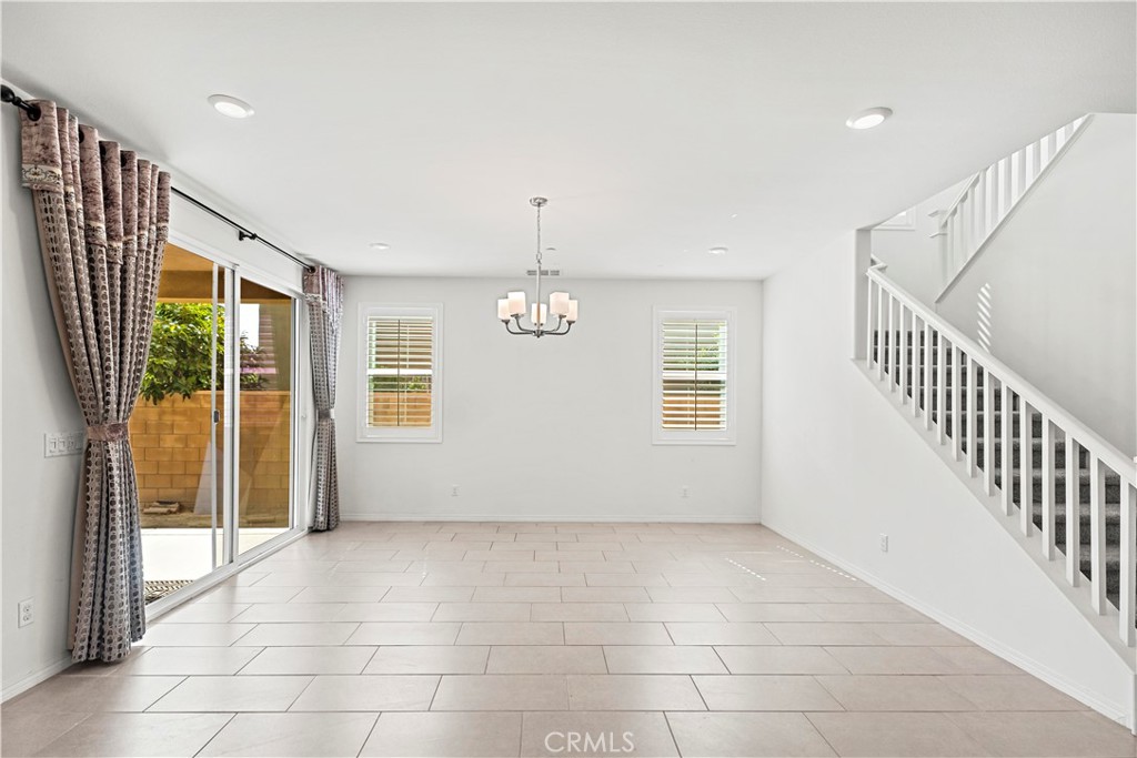 MLS #WS25243385 image #8