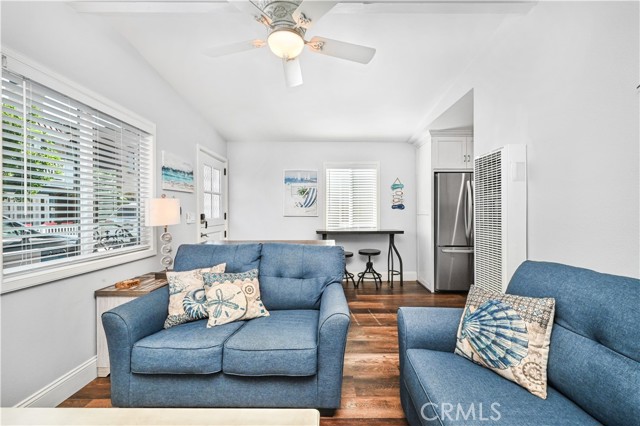 121 25th, Newport Beach CA: https://media.crmls.org/medias/9ad58279-6525-426a-b436-61efc07fa9b6.jpg