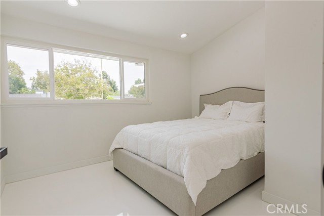 Detail Gallery Image 12 of 19 For 20510 Malden St, Winnetka,  CA 91306 - 5 Beds | 2 Baths