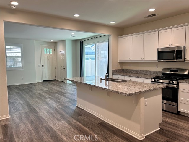 Detail Gallery Image 8 of 23 For 687 S Clementine Ln, Rialto,  CA 92376 - 4 Beds | 2/1 Baths