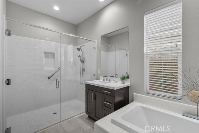 Detail Gallery Image 23 of 35 For 25124 Limetree Ln, Canyon Country,  CA 91387 - 2 Beds | 2/1 Baths