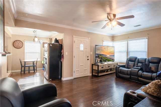 2561 E Washington Street, Carson CA: https://media.crmls.org/medias/9ad921d7-484c-4785-87af-dd1d4b43e81b.jpg