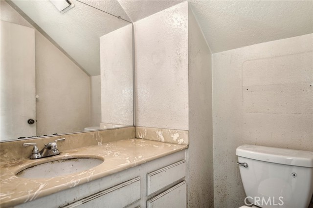 Detail Gallery Image 17 of 33 For 181 N Magnolia Ave #D,  Anaheim,  CA 92801 - 3 Beds | 2/1 Baths