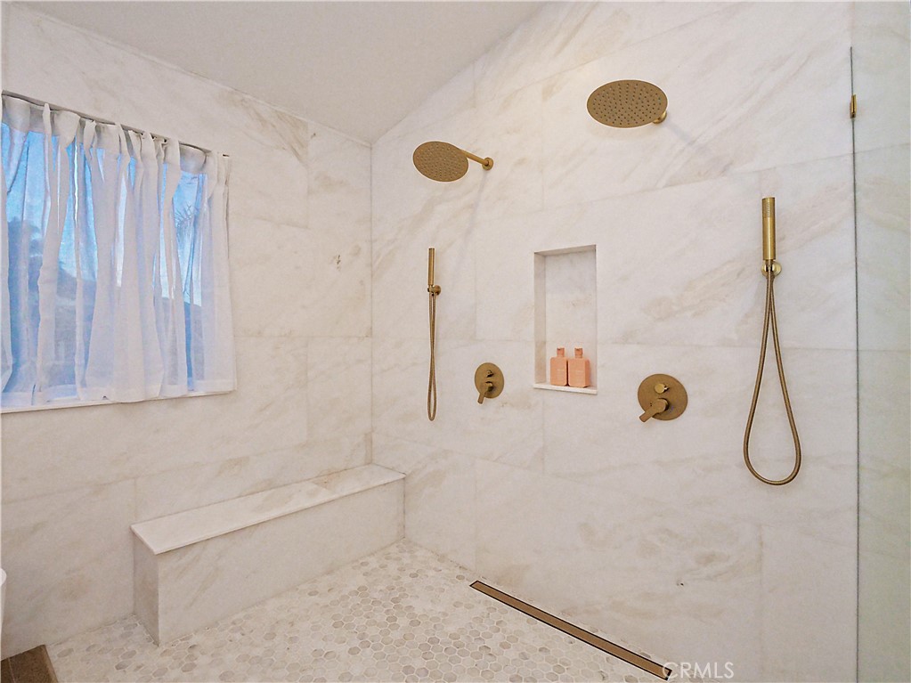 https://media.crmls.org/medias/9ad9c126-77ff-4237-9f88-a433573c30fa.jpg?preset=X-Large