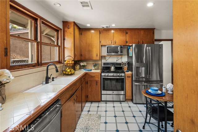 273 N Cleveland Street, Orange CA: https://media.crmls.org/medias/9ad9e20f-7554-4ea5-b079-7bb602a96d86.jpg