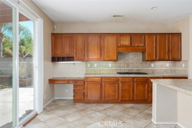 Detail Gallery Image 12 of 43 For 3297 Quartz Cir, Corona,  CA 92882 - 5 Beds | 3/1 Baths