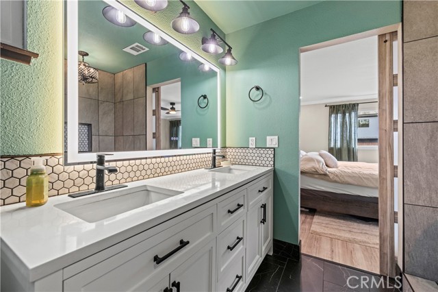 Detail Gallery Image 27 of 49 For 28972 Lotusgarden, Canyon Country,  CA 91387 - 4 Beds | 3 Baths