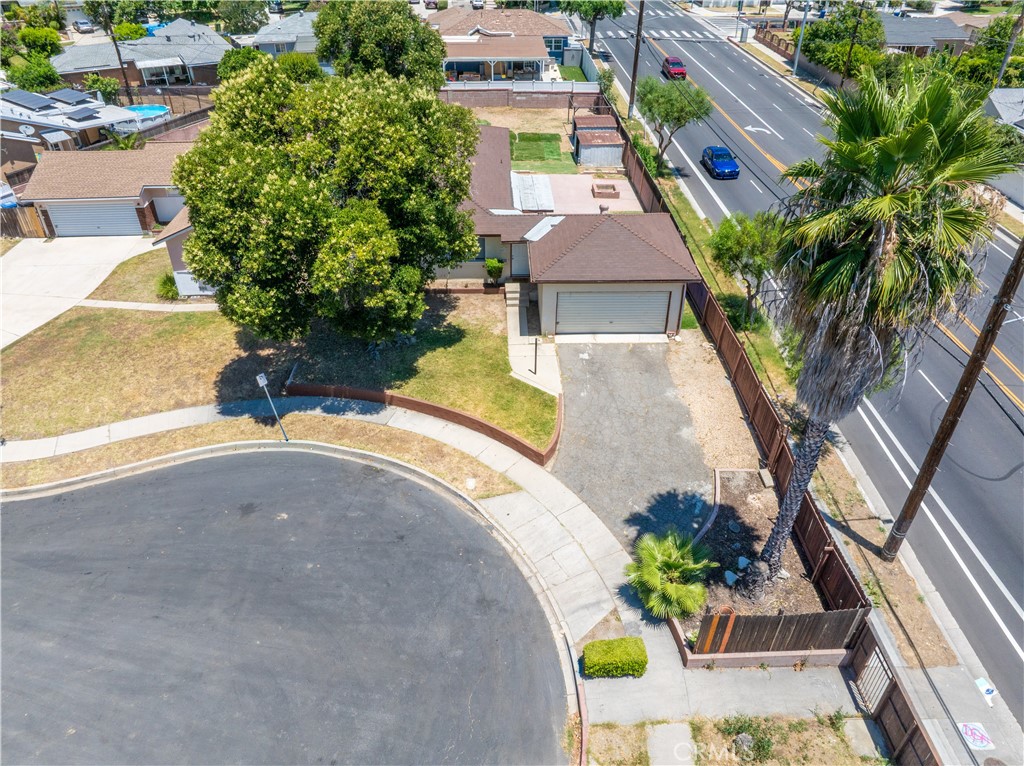 https://media.crmls.org/medias/9add18a2-2938-4549-9712-328504ea02ee.jpg?preset=X-Large