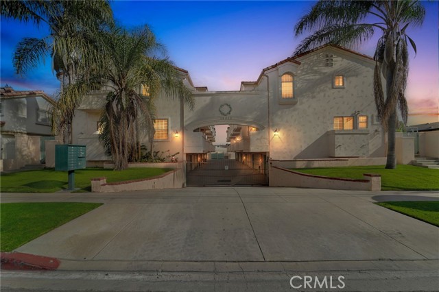 Detail Gallery Image 2 of 21 For 16008 La Salle Ave #11,  Gardena,  CA 90247 - 3 Beds | 3 Baths