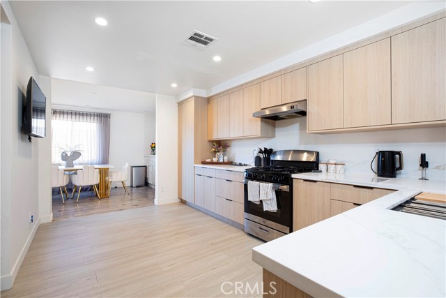 7625 Reseda Boulevard, Reseda CA: https://media.crmls.org/medias/9addfab2-6e7f-43fd-8647-8a8d6dba01a0.jpg