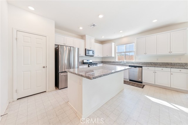 Detail Gallery Image 14 of 59 For 3938 Cambria Privado, Ontario,  CA 91762 - 5 Beds | 3 Baths
