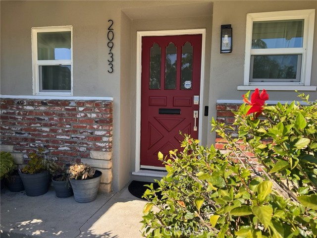 Detail Gallery Image 2 of 37 For 20933 Hemmingway St, Canoga Park,  CA 91304 - 4 Beds | 3 Baths