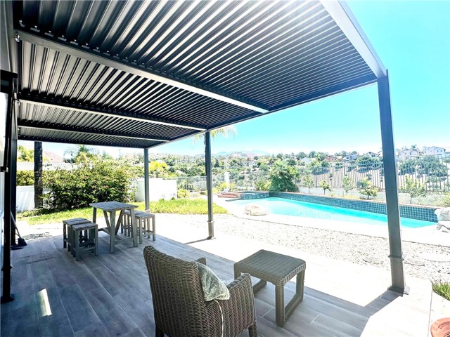 20 Flores, Lake Forest CA: https://media.crmls.org/medias/9adec2cf-0c72-4721-a65e-8b170f7a1a83.jpg