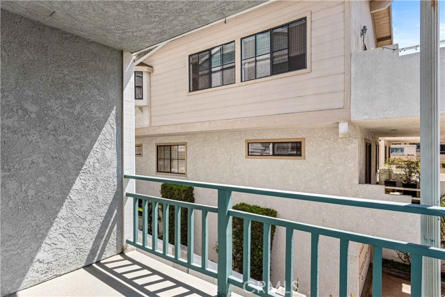 107 Guadalupe Avenue, Redondo Beach, California 90277, 2 Bedrooms Bedrooms, ,2 BathroomsBathrooms,Residential,Sold,Guadalupe,SB22089601