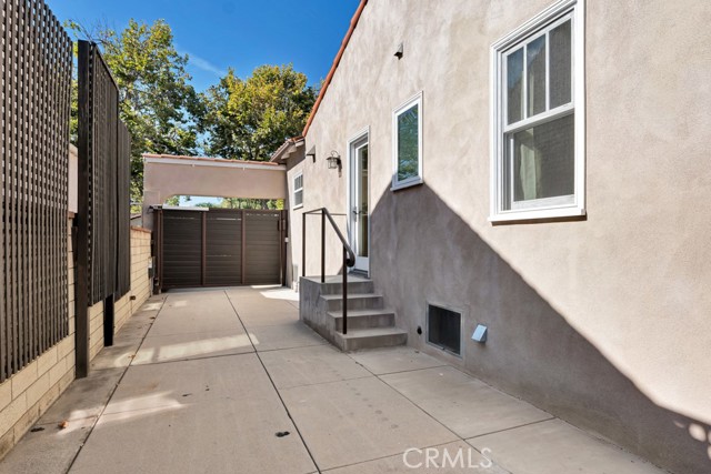 Detail Gallery Image 31 of 36 For 14627 Killion St, Sherman Oaks,  CA 91411 - 2 Beds | 2 Baths