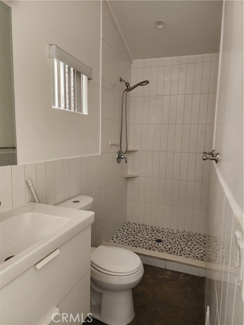 Detail Gallery Image 6 of 11 For 2025 Berkeley, Los Angeles,  CA 90026 - 2 Beds | 1 Baths