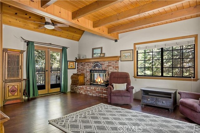 Detail Gallery Image 4 of 27 For 1023 Sandalwood Dr, Lake Arrowhead,  CA 92352 - 3 Beds | 2/1 Baths